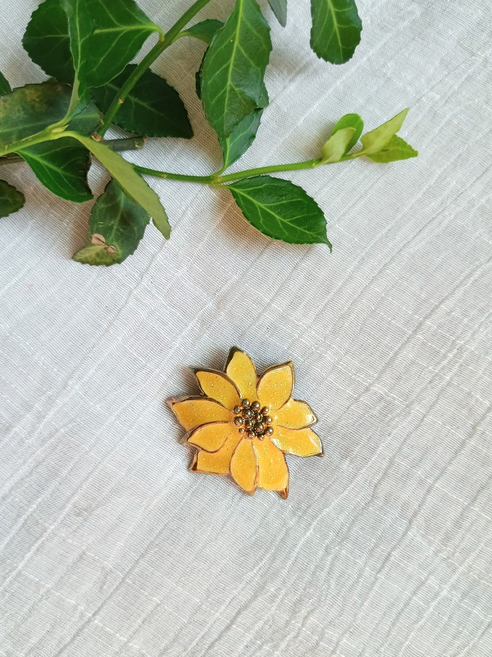🌻 COTTAGE CORE 🌻 VTG 1987 Avon Yellow Glittery Sunflower Brooch, Teacher Style